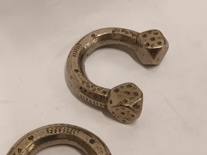 Paire de bracelets d'esclave en laiton a...