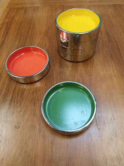 Isamu KENMOCHI six coupelles de couleur,...
