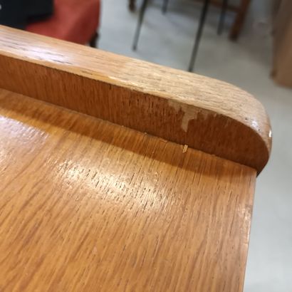 TRAVAIL DES ANNEES 1950,
Commode en bois...