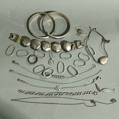 Lot de bijoux en argent, principalmeent 925...