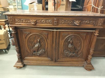 Buffet de chasse à hauteur d'appui en bois...
