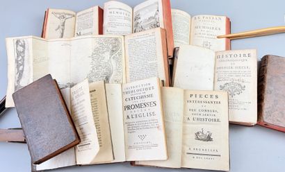Ensemble de 10 volumes in-12 reliés du XVIIe...