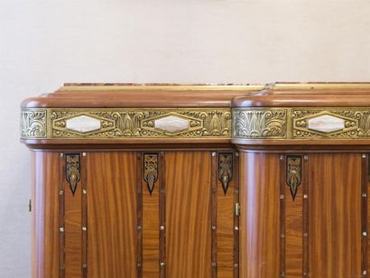 Louis MAJORELLE (1859-1926) Grand meuble...
