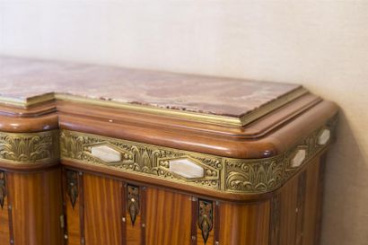 Louis MAJORELLE (1859-1926) Grand meuble...