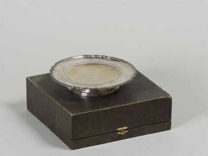 Plat creux en argent ciselé