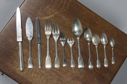 Ménagère en argent modèle filet avec épaulement...