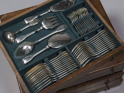 Ménagère en argent modèle filet avec épaulement...