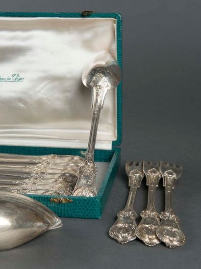 Dix grands couverts en argent à décor de...