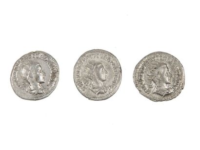 LOT de 3 antoniniens de GORDIEN III (238-244),...