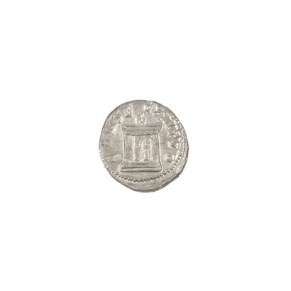 TRAJAN DECE (249-251) Les DIVI: DIVO NERVAE,...