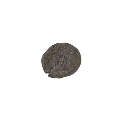 TRAJAN DECE (249-251) Les DIVI: DIVO PIO,...