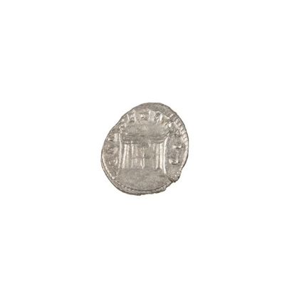 TRAJAN DECE (249-251) Les DIVI: DIVO PIO,...