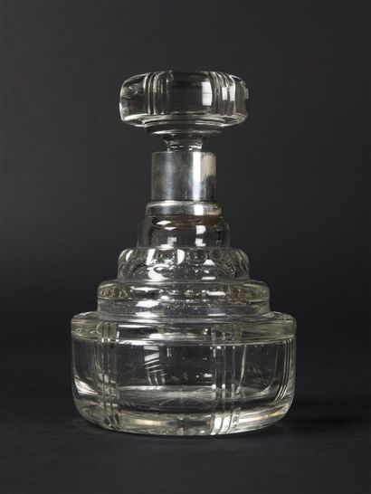 Carafe en cristal avec monture en argent...