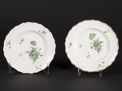 NYMPHEMBURG Paire d'assiettes en porcelaine...