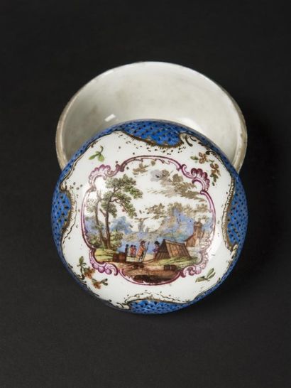 MEISSEN boîte couverte en porcelaine polychrome...