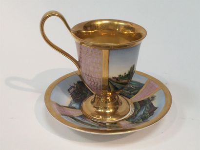 Tasse et sous-tasse en porcelaine de Berlin...