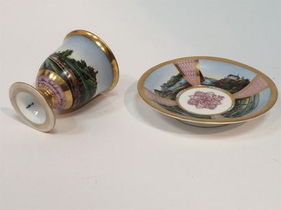 Tasse et sous-tasse en porcelaine de Berlin...