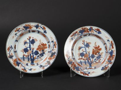 CHINE Paire d'assiettes en porcelaine Compagnie...
