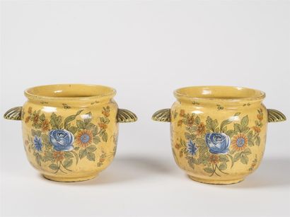 Paire de cache-pots en faience ,prises en...
