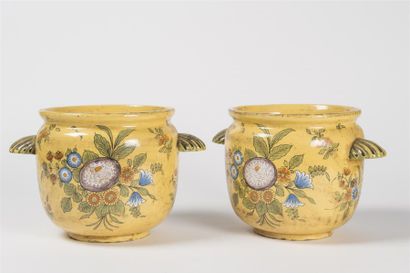 Paire de cache-pots en faience ,prises en...