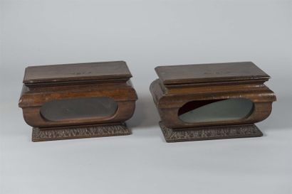 Paire de reliquaires de forme tombeau en...