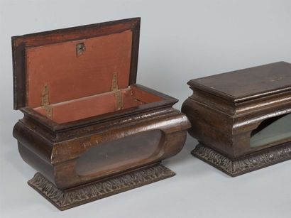 Paire de reliquaires de forme tombeau en...