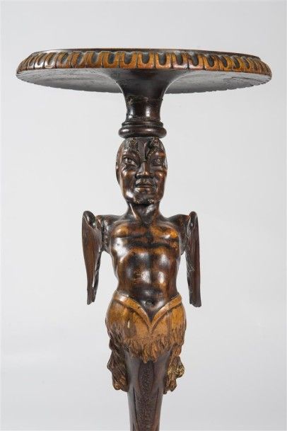 Sellette en bois sculpté dans le gout de...