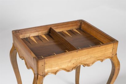 Table à jeux en bois naturel mouluré plateau...