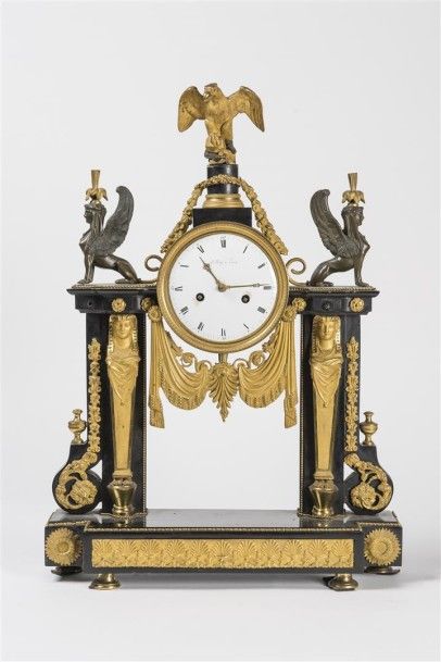 Pendule portique époque Louis XVI en marbre...