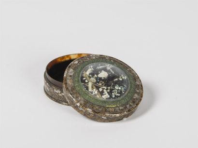 Boite ronde en marqueterie en aventurine...