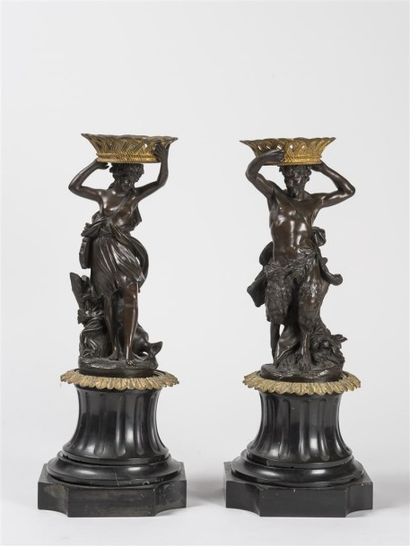 Paire de coupes sur piédouches et fûts en...
