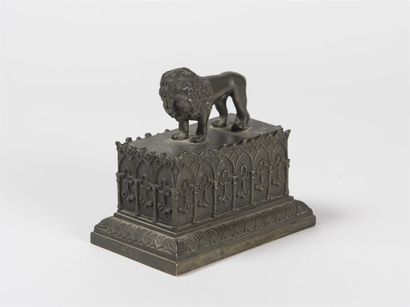 Encrier rectangulaire en bronze lion de Saint...