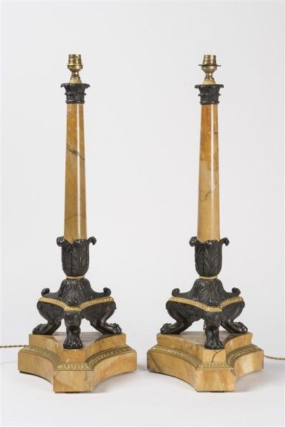 Paire de pieds de lampes en marbre jaune...