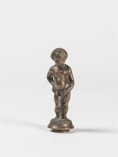 Cachet en bronze, petit garçon H: 8 cm 
