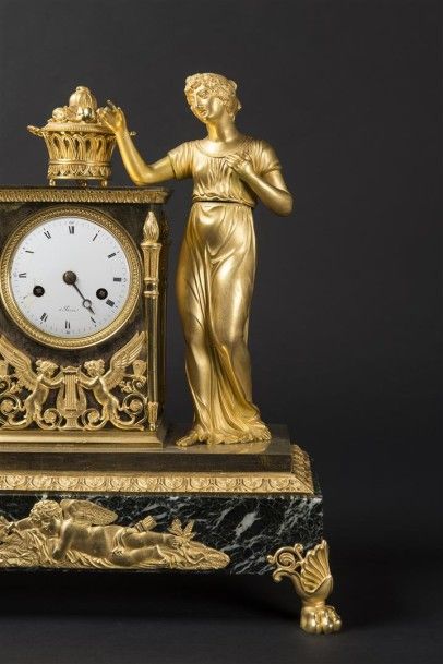 Pendule en bronze doré et marbre vert , jeune-fille...