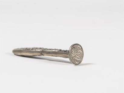 Lot de deux cachets: Cachet manche en argent...