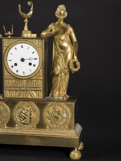 Pendule en bronze ciselé et doré, les arts...