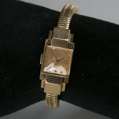 BOUCHERON Paris. Montre de dame boitier et...