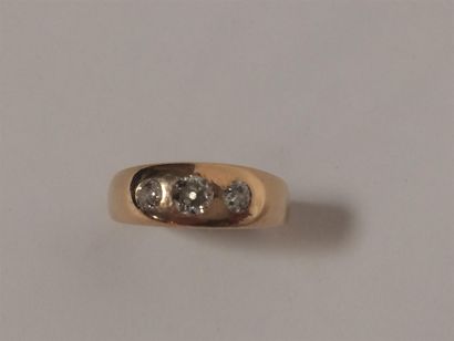 Bague demi jonc en or jaune (750) 18 K sertie...