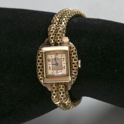 BOUCHERON Montre de dame en or rose 18 K...