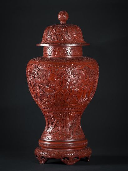 CHINE
Important vase de forme balustre en...