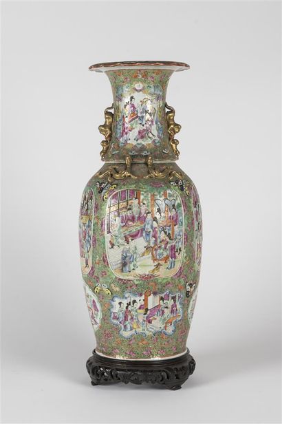 CHINE CANTON 
Paire de vases balustres en...