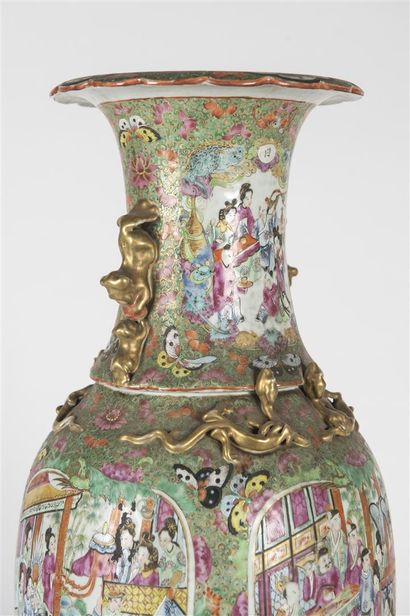 CHINE CANTON 
Paire de vases balustres en...