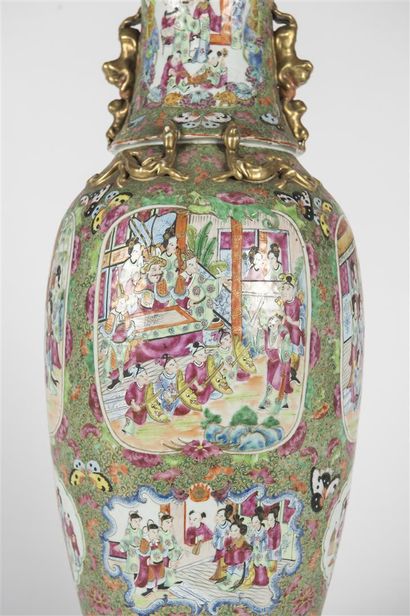 CHINE CANTON 
Paire de vases balustres en...