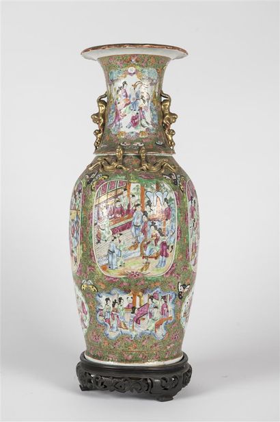 CHINE CANTON 
Paire de vases balustres en...