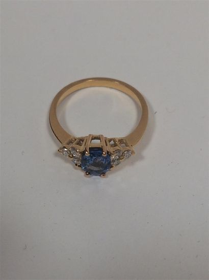 Bague en or jaune (750) 18K ornée d'un saphir...