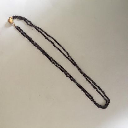 Collier double rangs de grenats facettés....