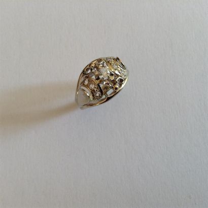 Bague en or gris (750) 18K dôme ajouré serti...