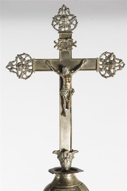 Croix de procession en bronze argenté 
18°...