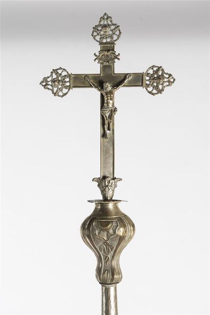 Croix de procession en bronze argenté 
18°...